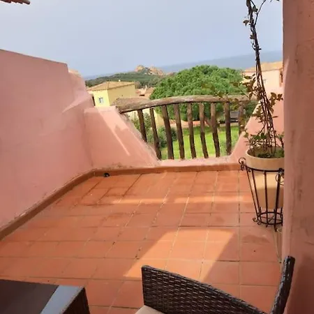 Un Angolo Di Paradiso A Pochi Passi Dal Mare Nel Villaggio Calarossa Isola Rossa (Sassari)