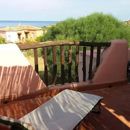Un Angolo Di Paradiso A Pochi Passi Dal Mare Nel Villaggio Calarossa Nyaraló Isola Rossa