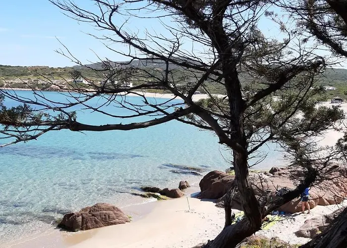 Un Angolo Di Paradiso A Pochi Passi Dal Mare Nel Villaggio Calarossa Isola Rossa (Sassari)