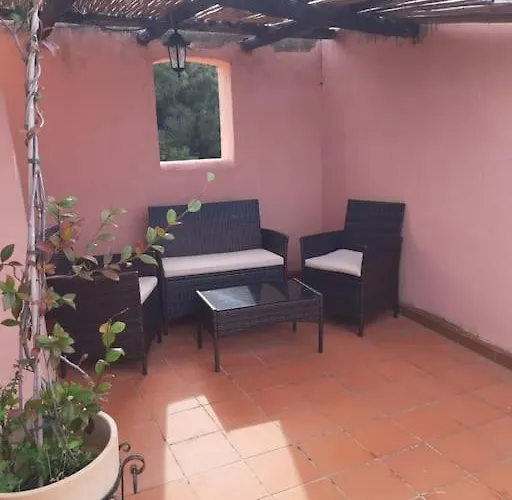 Un Angolo Di Paradiso A Pochi Passi Dal Mare Nel Villaggio Calarossa * Изола-Росса