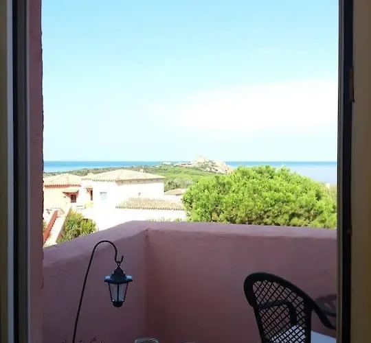 Un Angolo Di Paradiso A Pochi Passi Dal Mare Nel Villaggio Calarossa * Isola Rossa (Sassari)
